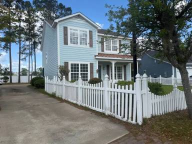 Main picture of 131 Gallery Way