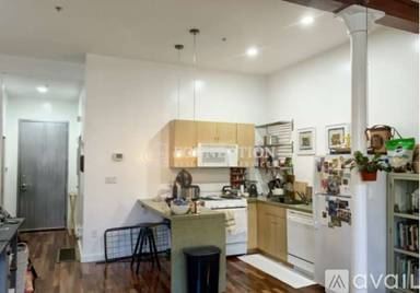 Main picture of 100 Pearl St
