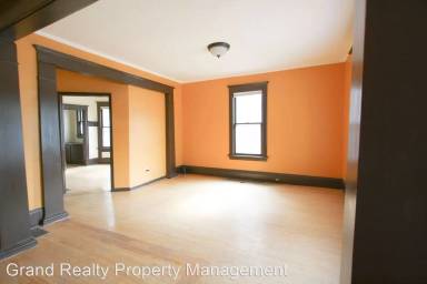 Main picture of 1023 University Ave SE