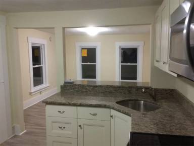 Main picture of 11 Pleasant St