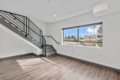 Main picture of 178 N Alexandria Ave