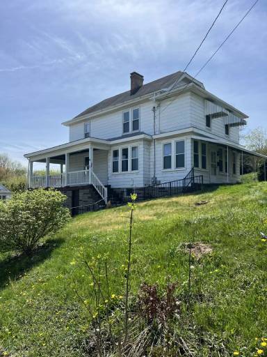 Main picture of 209 Winfield Ave