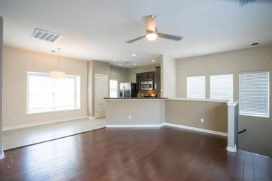 Main picture of 2905 Saville Loop