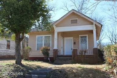 Main picture of 1514 S Elm St