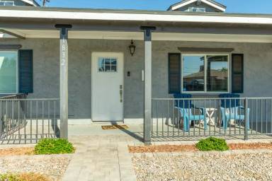 Main picture of 1832 E Earll Dr