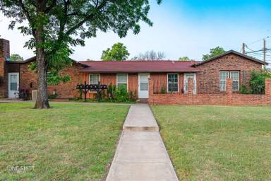 Main picture of 2023 S 5th St