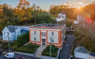 Main picture of 130 Oak Ave