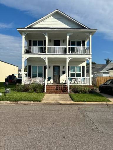 Main picture of 606 W Intendencia St