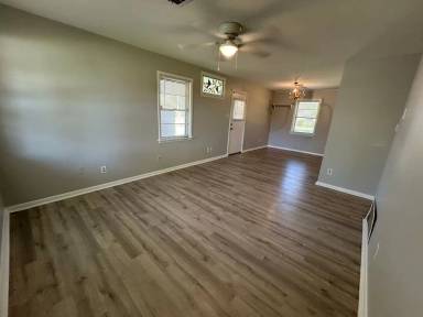 Main picture of 2515 Douglas Dr