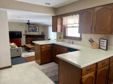 Main picture of 2230 N Claremont Dr