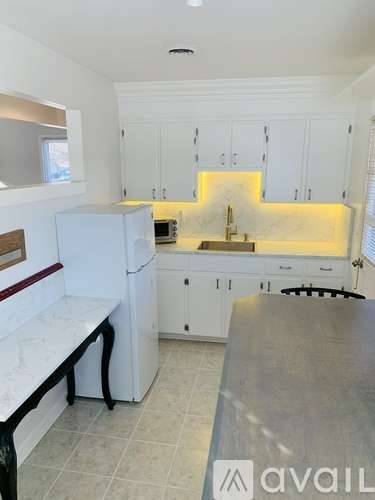 Main picture of 303 NE Independence Ave
