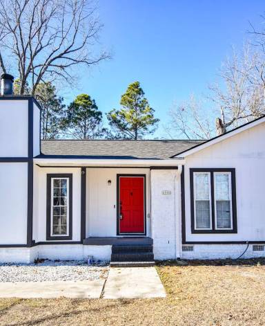 Main picture of 6916 Callahan Cir