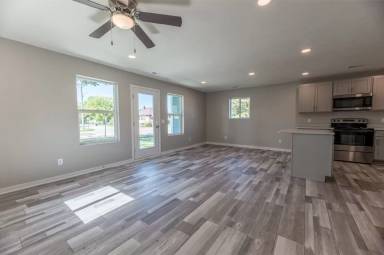 Main picture of 608 Main St