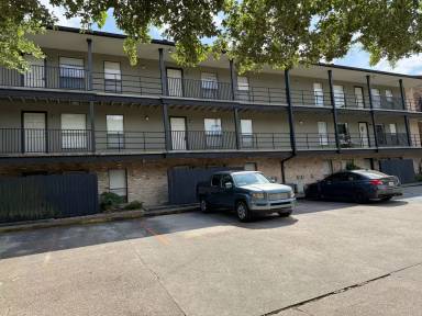 Main picture of 701 S College Rd
