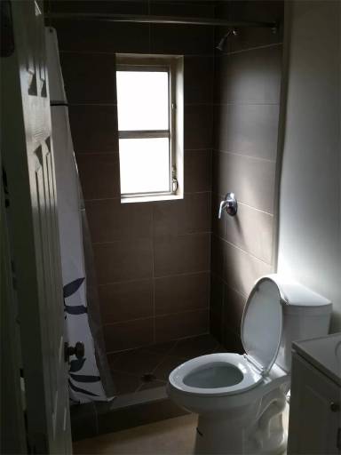 Main picture of 1824 Washington St