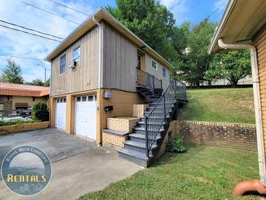 Main picture of 915 Blowing Rock Rd