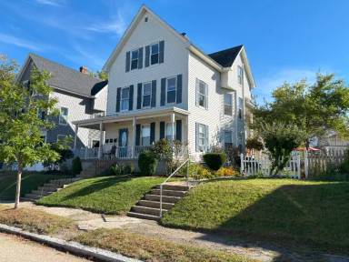 Main picture of 293 Walnut St