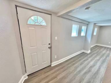 Main picture of 115 W Allison Ct