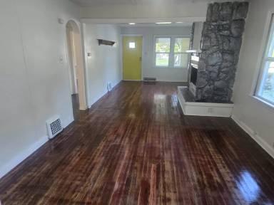 Main picture of 1318 E Donald St