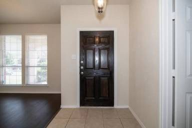 Main picture of 844 Pebblecreek Dr