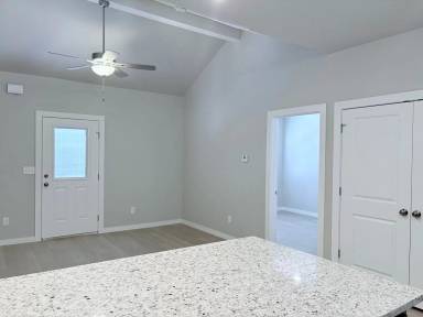 Main picture of 325 N Cleveland Ave