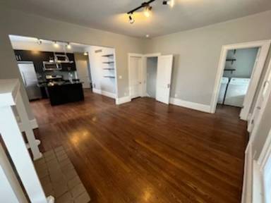 Main picture of 1698 Oak St