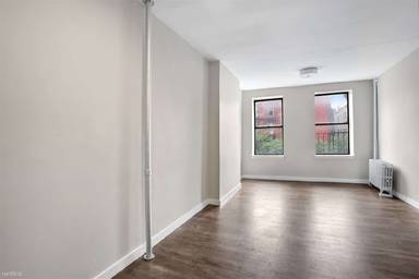 Main picture of 154 E 106th St