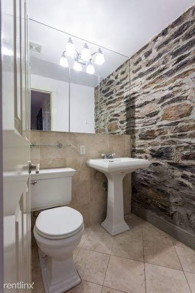 Main picture of 450 W 50th St