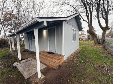 Main picture of 610 N Wasco Ave