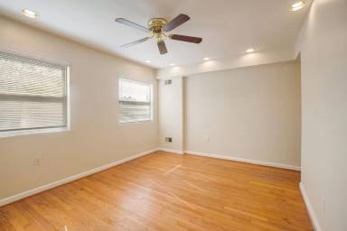 Main picture of 818 7th St NE
