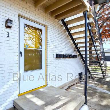 Main picture of 411 E Polk St