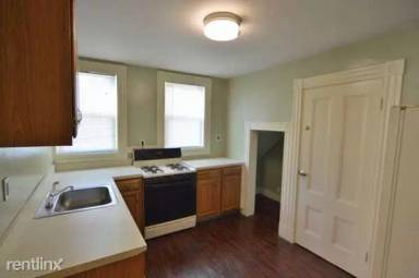 Main picture of 23 Waumbeck St