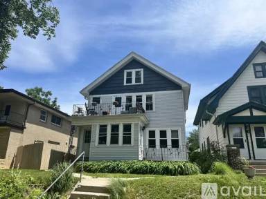 Main picture of 4468 N Larkin St