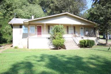 Main picture of 150 Lawton Rd