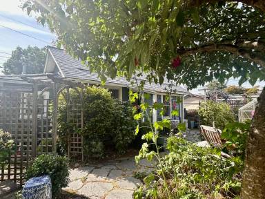 Main picture of 2529 1st Ave W