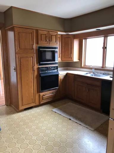 Main picture of 125 E 9th St