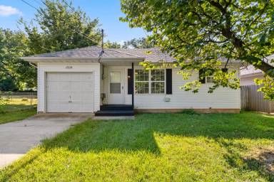 Main picture of 1324 N Forest Ave