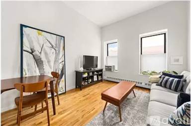 Main picture of 450 W 55th St