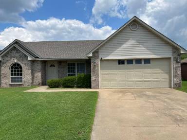 Main picture of 2610 Red Oak Dr