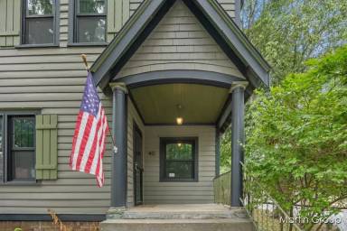 Main picture of 40 Auburn Ave NE