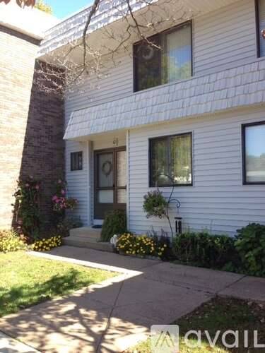 Main picture of 10 Pine Ct