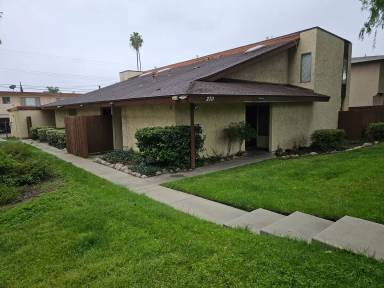 Main picture of 270 W Arrow Hwy