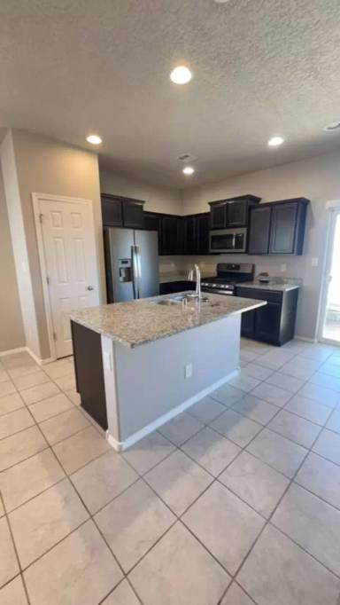 Main picture of 2309 Estrella Ct NE