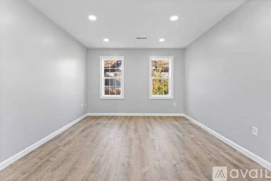 Main picture of 428 Pleasant St