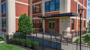 Main picture of 2917 Main St