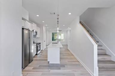 Main picture of 3703 Nagle St