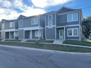 Main picture of 3220 Iowa St