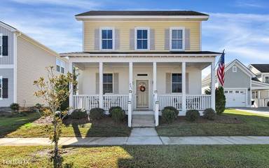 Main picture of 245 Dogwood Cir