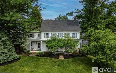 Main picture of 205 Green St
