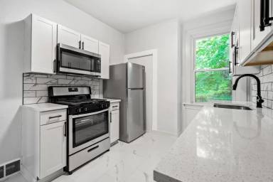 Main picture of 2338 Maple Ave